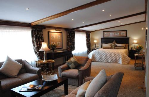 Bedfordview House | 125 on Van Buuren Road Guest House