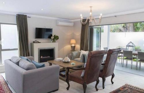 Stellenbosch Central Villa | 13 La Gratitude Luxury Apartment-with backup power for loadshedding