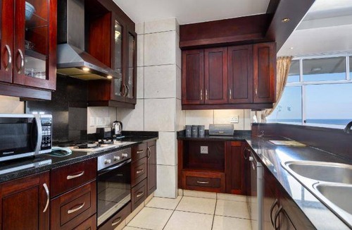 Margate Beach Apartment | 130 m² Apartment ∙ 4 bedrooms ∙ 8 guests