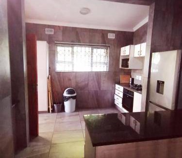 Margate Bed & Breakfast | 130 m² Bed and breakfast ∙ 3 bedrooms ∙ 12 guests