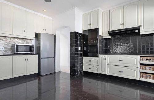 Milnerton Villa | 1300 m² Villa ∙ 6 bedrooms ∙ 15 guests