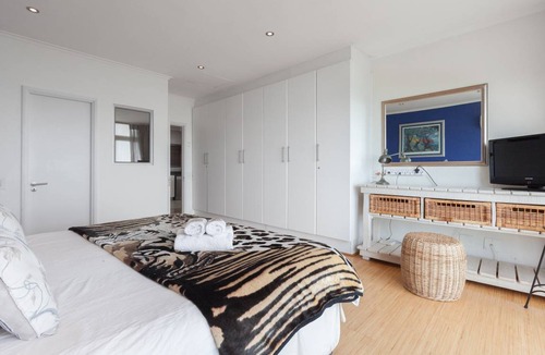 Mouille Point Apartment | 139 m² Apartment ∙ 2 bedrooms ∙ 4 guests