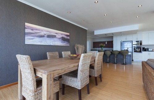 Mouille Point Apartment | 139 m² Apartment ∙ 2 bedrooms ∙ 4 guests