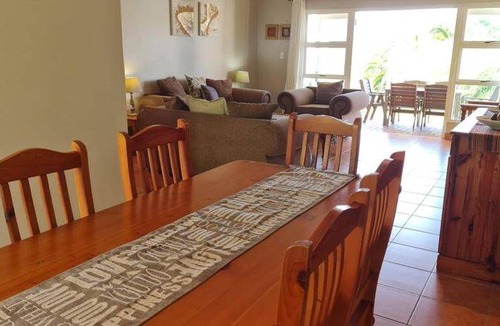 Port Edward Villa | 140 m² Villa ∙ 3 bedrooms ∙ 6 guests