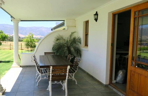 Tulbagh House | 1400 m² Farmhouse ∙ 6 bedrooms ∙ 127 guests