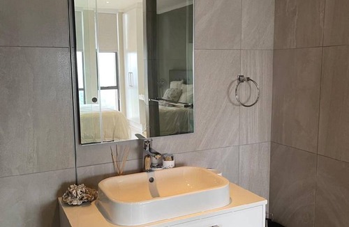 Greater Johannesburg Metropolitan Area Apartment | 142 m² Apartment ∙ 3 bedrooms ∙ 6 guests
