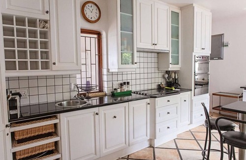 Voelklip House | 142 on 10th | Relaxed Family Living Steps from Voëlklip Beach