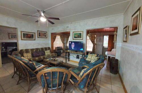 Marloth Park Villa | 145 m² Villa ∙ 3 bedrooms ∙ 6 guests