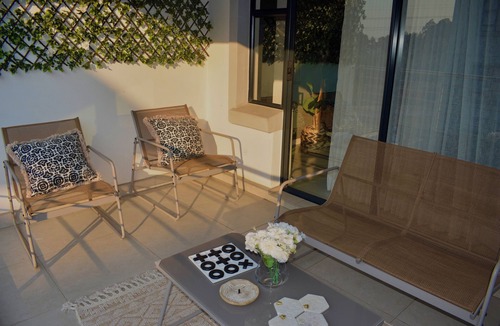 Greater Johannesburg Metropolitan Area Apartment | 15 minutes to all Johannesburg heart travels - OR Tambo Airport, cozy 1 bedroom.