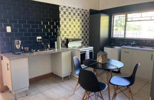 Beaufort West Apartment | 150 m² Apartment ∙ 2 bedrooms ∙ 4 guests