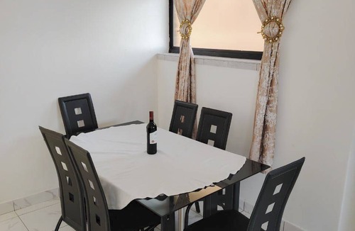 Amanzimtoti Apartment | 150 m² Apartment ∙ 3 bedrooms ∙ 10 guests