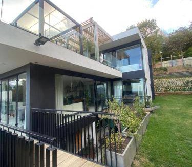 Constantia Apartment | 150 m² Apartment ∙ 3 bedrooms ∙ 6 guests