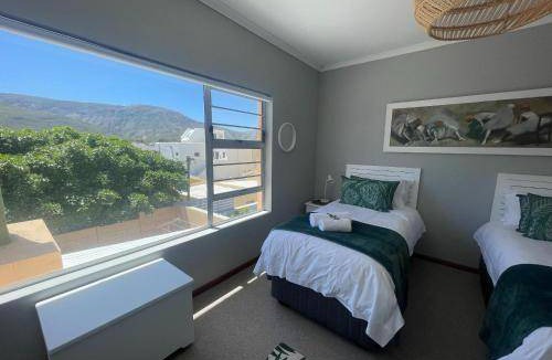 Kleinmond Bed & Breakfast | 150 m² Bed and breakfast ∙ 3 bedrooms ∙ 6 guests