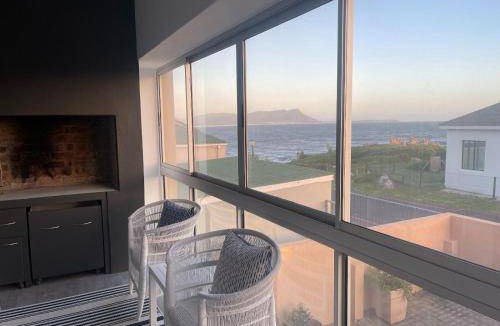 Kleinmond Bed & Breakfast | 150 m² Bed and breakfast ∙ 3 bedrooms ∙ 6 guests