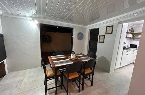 Kraaifontein House | 150 m² House ∙ 3 bedrooms ∙ 6 guests