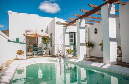 Graaff-Reinet House | 150 m² House ∙ 2 bedrooms ∙ 4 guests