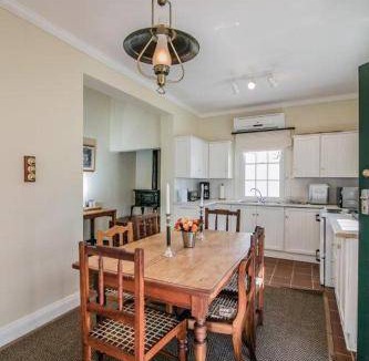 Graaff-Reinet House | 150 m² House ∙ 2 bedrooms ∙ 4 guests