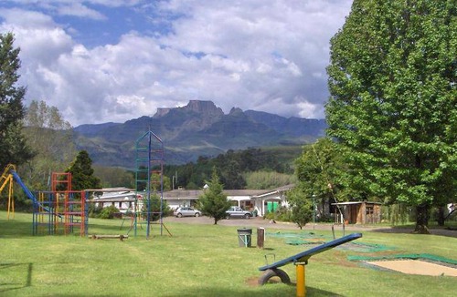Cathkin Park Resort | 150 m² Resort ∙ 5 bedrooms ∙ 12 guests