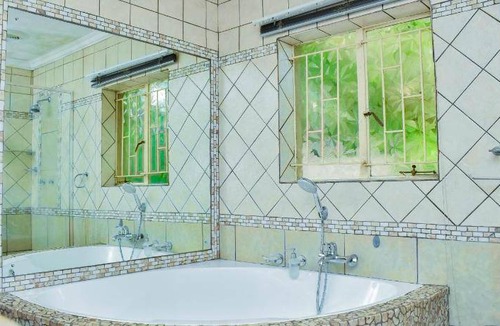 Nelspruit House | 1500 m² House ∙ 5 bedrooms ∙ 10 guests