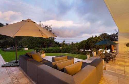 Constantia Villa | 1500 m² Villa ∙ 9 bedrooms ∙ 18 guests