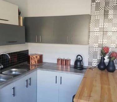 Beaufort West Apartment | 155 m² Apartment ∙ 3 bedrooms ∙ 6 guests