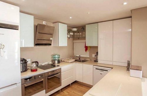 Pollok Beach Apartment | 160 m² Apartment ∙ 3 bedrooms ∙ 6 guests