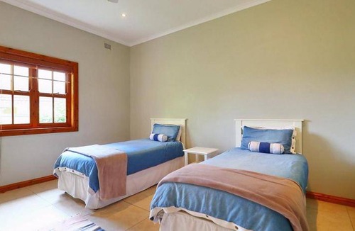 Port Shepstone House | 160 m² House ∙ 4 bedrooms ∙ 8 guests
