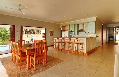 Port Shepstone House | 160 m² House ∙ 4 bedrooms ∙ 8 guests
