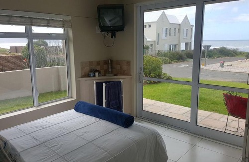 Kleinmond House | 164@Beach Road in Kleinmond