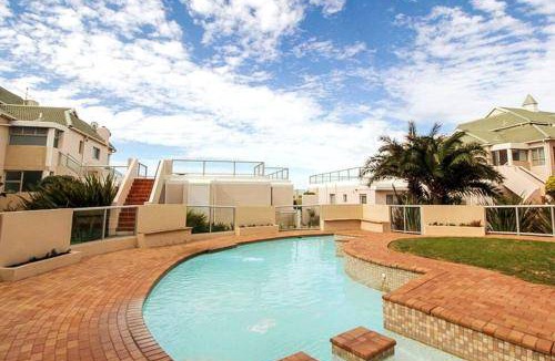 Pollok Beach Apartment | 164 m² Apartment ∙ 3 bedrooms ∙ 6 guests