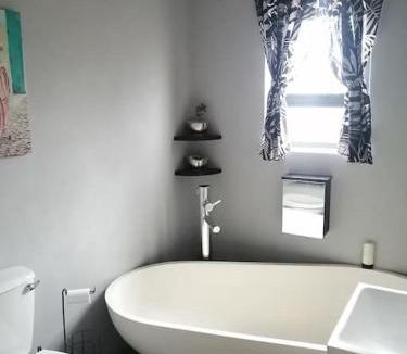 L'Agulhas House | 17 Lisa Street, 4 Bed - 2 Bath