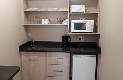 Beaufort West House | 17 on Bird Guest House