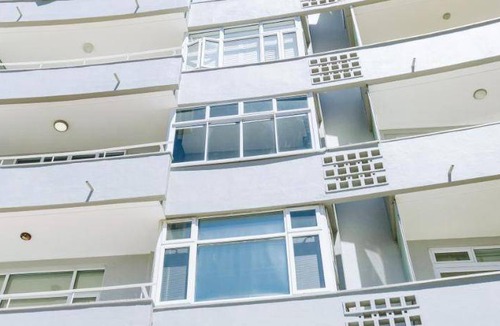 Three Anchor Bay Apartment | 177 m² Apartment ∙ 3 bedrooms ∙ 6 guests