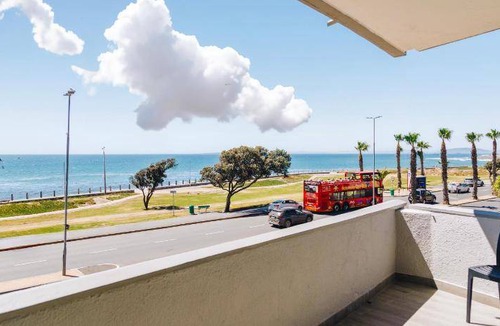 Three Anchor Bay Apartment | 177 m² Apartment ∙ 3 bedrooms ∙ 6 guests