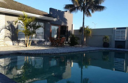 Port Elizabeth Bed & Breakfast | 18 m² Bed and breakfast ∙ 4 guests