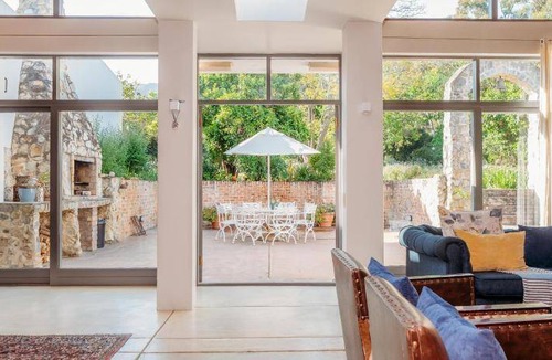 Stanford House | 180 m² House ∙ 3 bedrooms ∙ 6 guests
