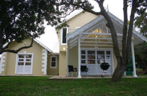 Port Edward Villa | 180 m² Villa ∙ 3 bedrooms ∙ 6 guests