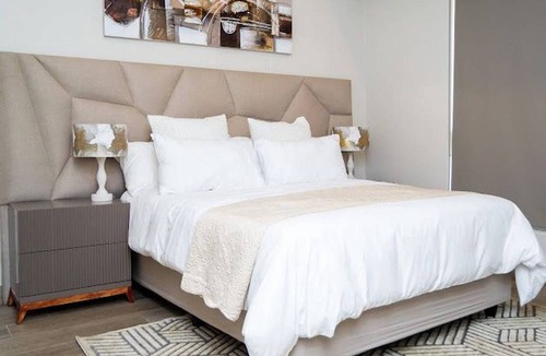 Pretoria Apartment | 184 m² Apartment ∙ 2 bedrooms ∙ 4 guests