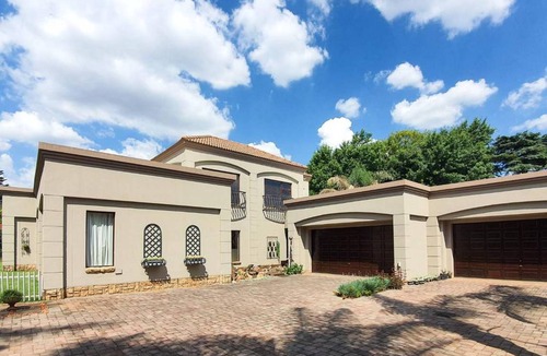 Boksburg House | 1844 m² House ∙ 4 bedrooms ∙ 10 guests