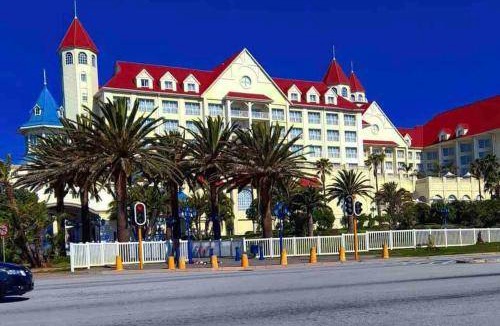 Pollok Beach Apartment | 186 m² Apartment ∙ 2 bedrooms ∙ 6 guests
