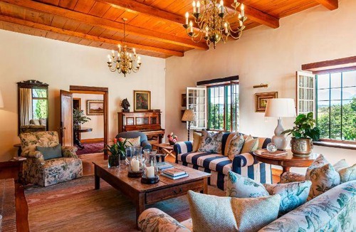 Stellenbosch Bed & Breakfast | 190 m² Bed and breakfast ∙ 2 bedrooms ∙ 99 guests