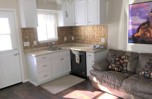 Cottonwood House | 1BR 1BA QUIET IN THE COUNTRY - PET FRIENDLY