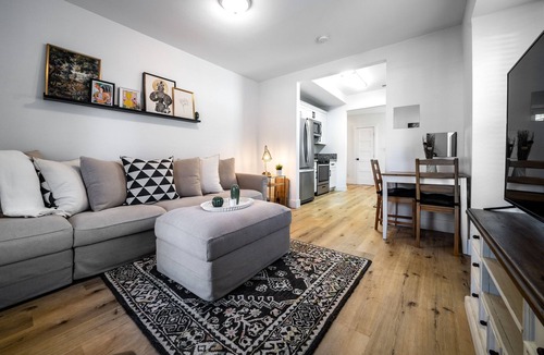 North Oak Park Apartment | 1BR Near UC Med - Peloton - Craftsman