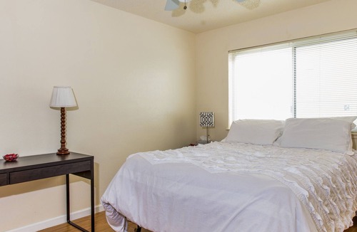 North Oak Park Apartment | 2 Bdrm 1 Bath Apartment In A Safe And Quiet Community