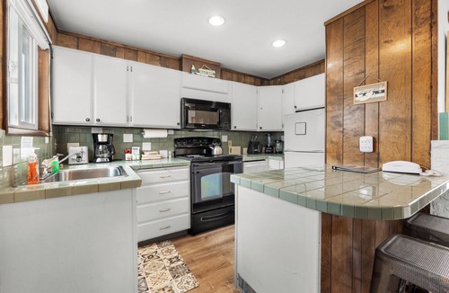Seaside Cottage | 2 Bdrm Beachside/Poolside Condo, Tides by the Sea, Great for family's - Unit 126