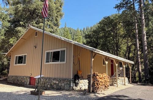 Sierra City House | 2 bed, 2 bath - master has two queen beds, guest room has 1 queen + bunk bed.