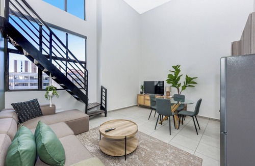 Parkwood Apartment | 2 Bed Penthouse | Pool and Gym