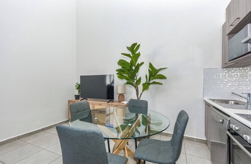 Parkwood Apartment | 2 Bed Penthouse | Pool and Gym