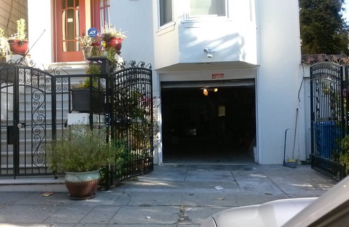 Mission District Apartment | 2 bed with small office 1 bath Top floor Mission Flat with yard & garage.
