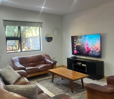 Waverley Apartment | 2 Bedroom Apartment in Waverley, Bloemfontein